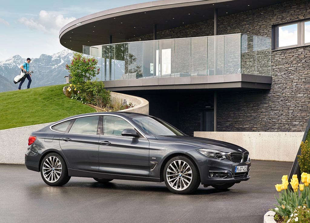 2018 BMW 3 Series Front Angle