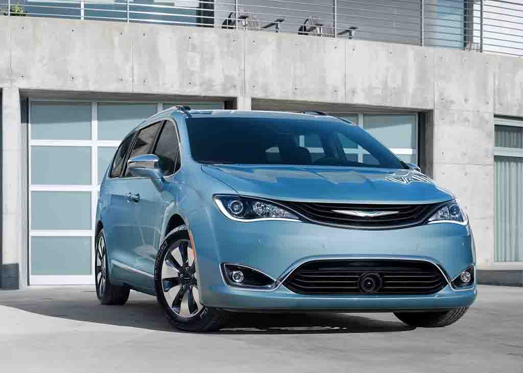 2018 Chrysler Pacifica Front