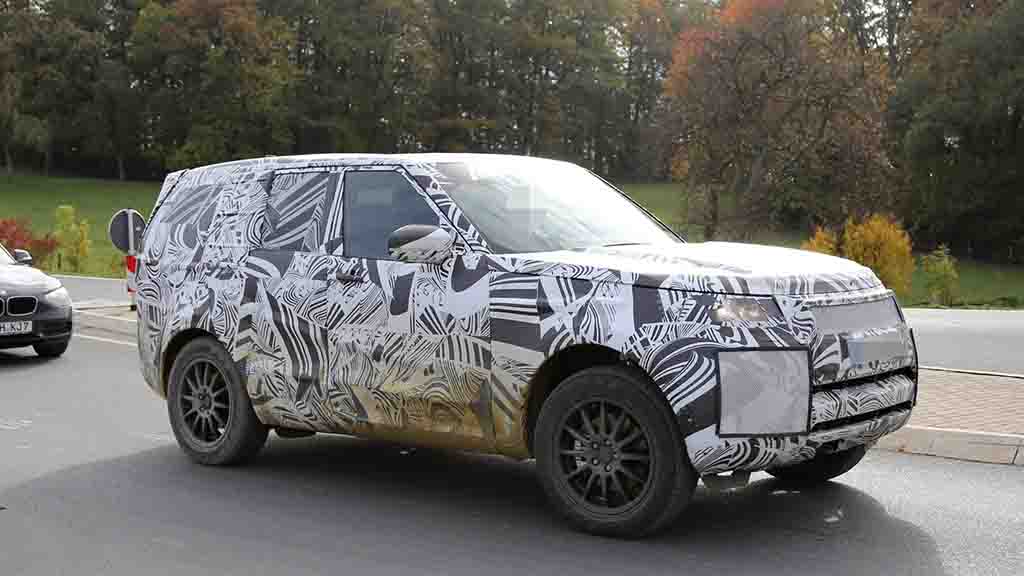 2018 Land Rover LR4 Front Angle