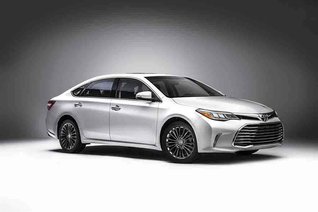 2018 Toyota Avalon Front Angle