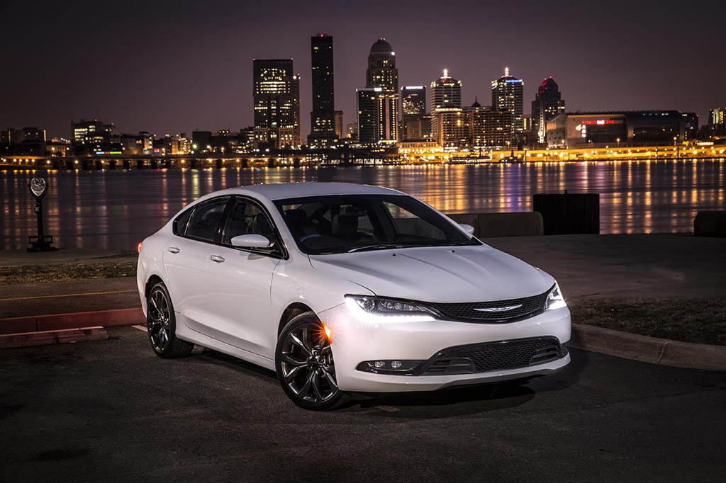 2018 Chrysler 100 Front Angle