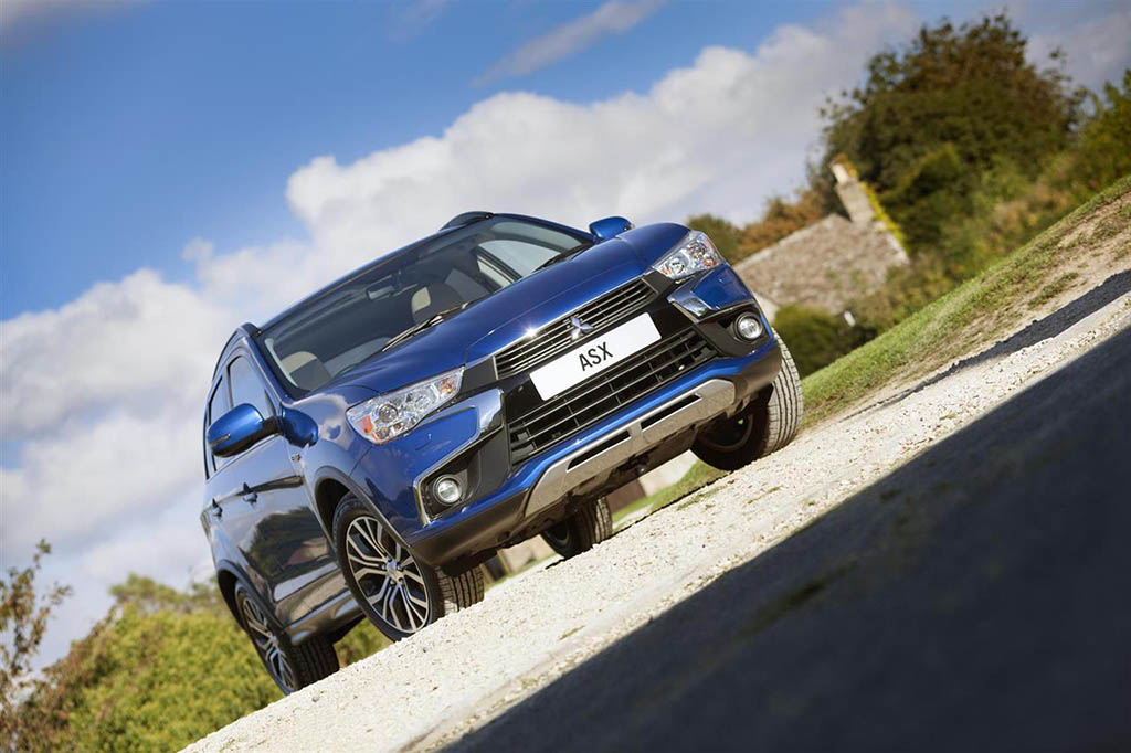 2018 Mitsubishi RVR Front Angle